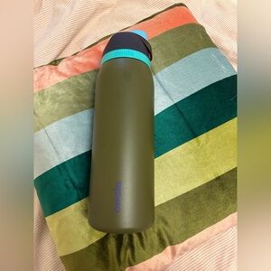 Owala Special Edition Color Drop: 80’s Sofa 40oz Freesip